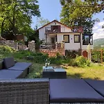 Vakantiehuis Amazing Mountain & Valley Views House With 3 Terraces And Gardens, For Nature Lovers *