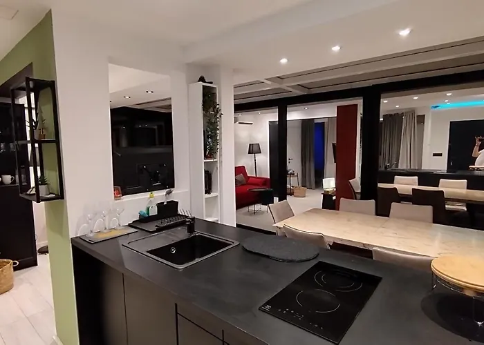 펜션 Amazing Mountain & Valley Views House With 3 Terraces And Gardens, For Nature Lovers 브리비르