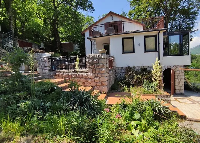 Amazing Mountain & Valley Views House With 3 Terraces And Gardens, For Nature Lovers 펜션 브리비르